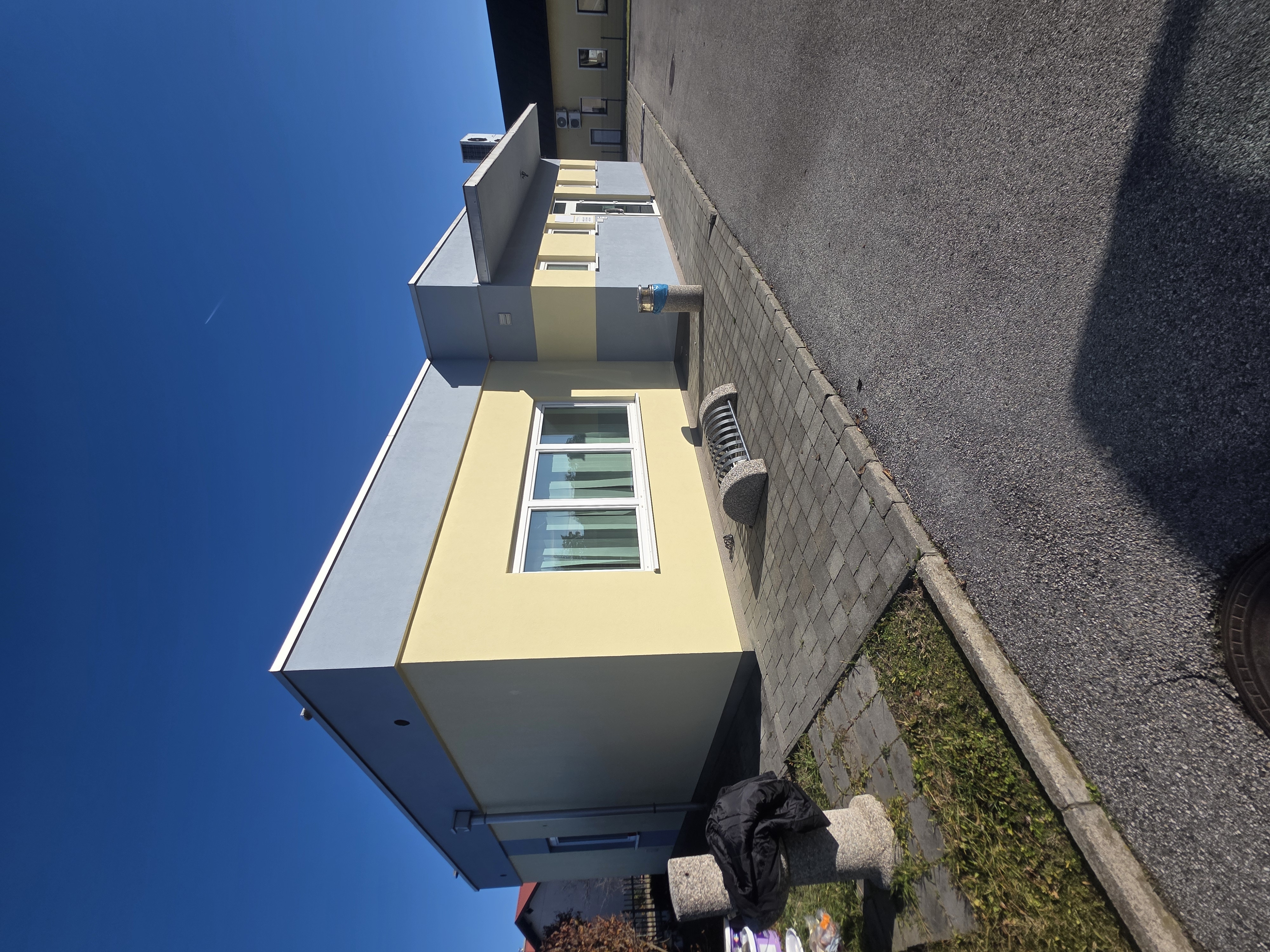 Osvežitev na Teznu – fasada ambulante